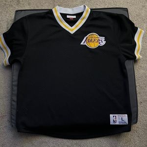 Lakers warm up jersey
